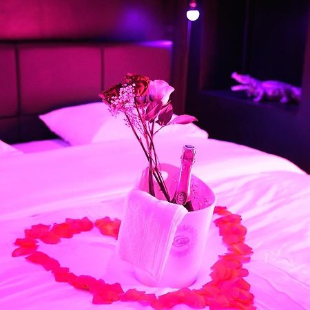 Love Room Suite Dirty Diana Aubagne Buitenkant foto