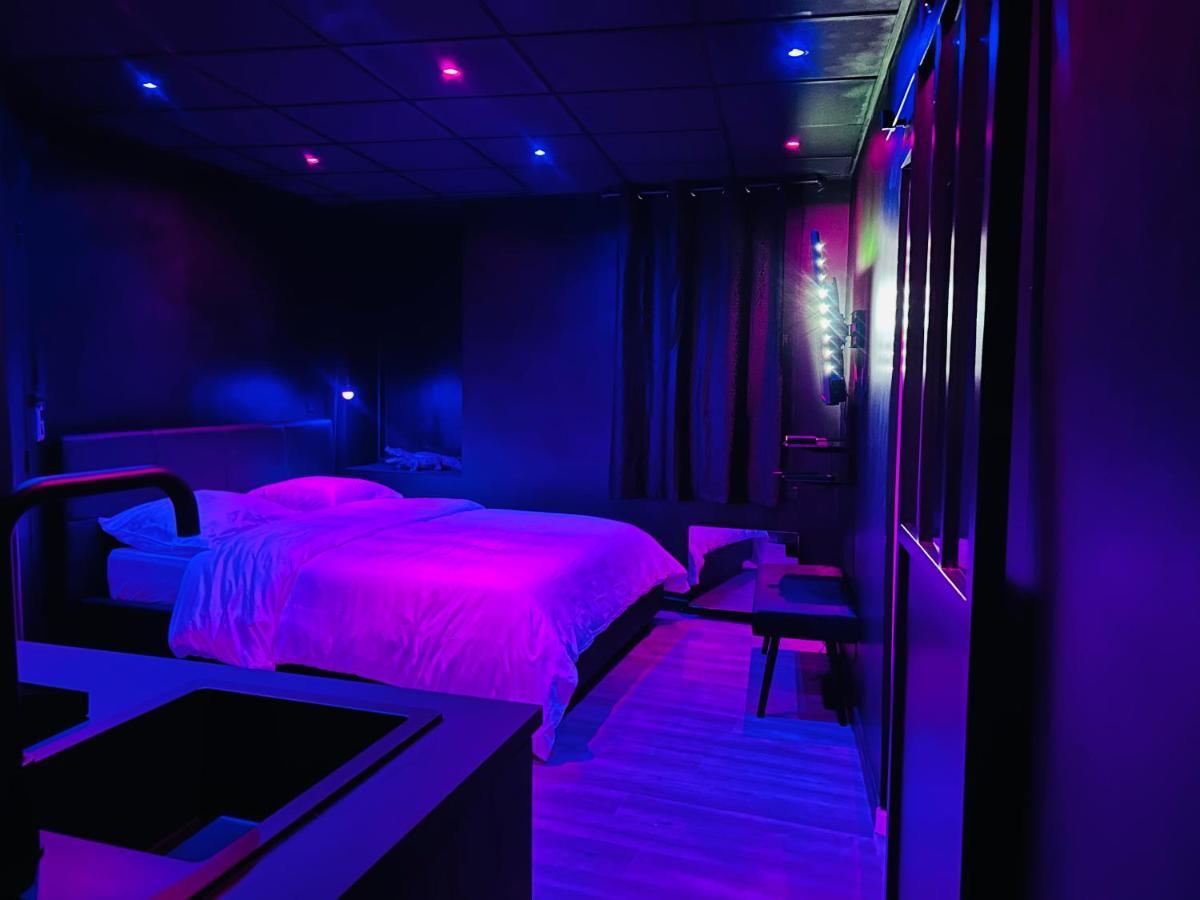 Love Room Suite Dirty Diana Aubagne Buitenkant foto